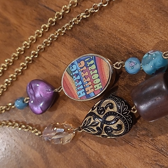 Tarina Tarantino - Hello Kitty - Hippie Hippie Hooray Necklace - Picture 3 of 3